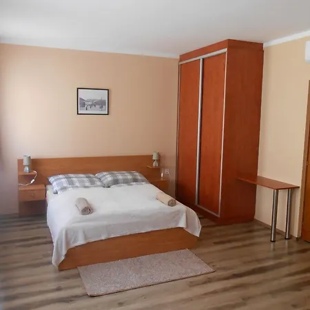 Апартаменти Diofa Vendeghaz *