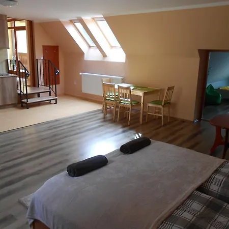 Апартаменти Diofa Vendeghaz *