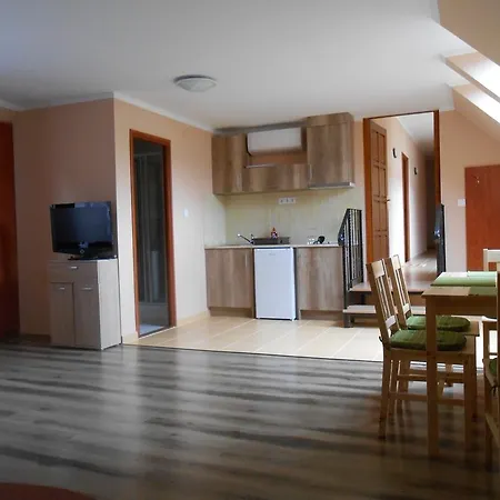 Апартаменти Diofa Vendeghaz