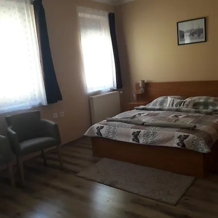 Апартаменти Diofa Vendeghaz Еґер